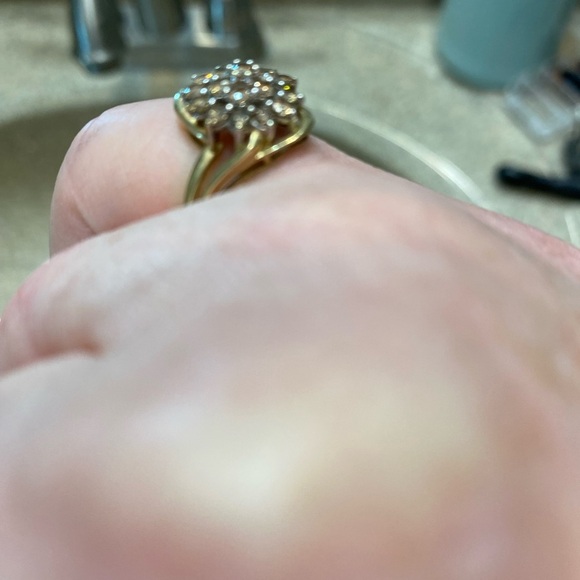 10k yellow gold diamond ring - Picture 6 of 8